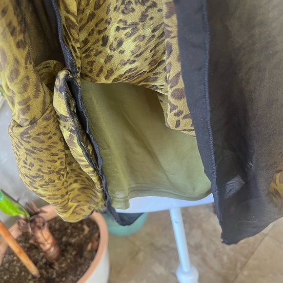 Urban Mangoz Medium ladies, 100% silk blouse, fully lined animal print pattern - Picture 11 of 12
